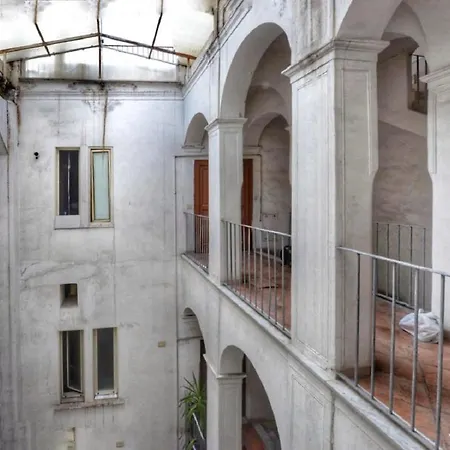 Domus D'angelo Bed & Breakfast 4*