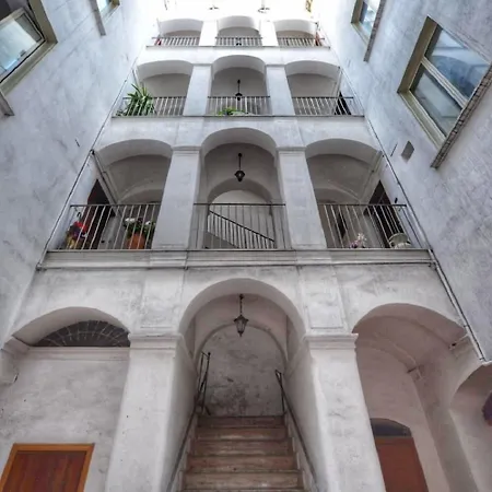 Domus D'angelo Bed & Breakfast 4*