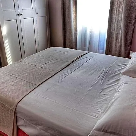 Domus D'angelo فندق مبيت وإفطار 4*