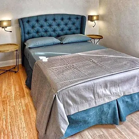 Domus D'angelo Bed & Breakfast 4*